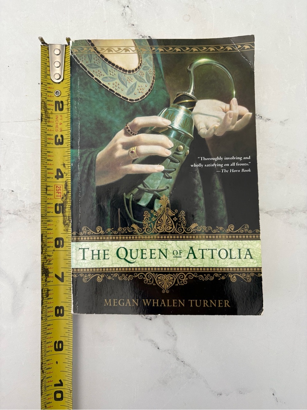 The Queen of Attolia by Megan Whalen Turner (2006, Trade Paperback)